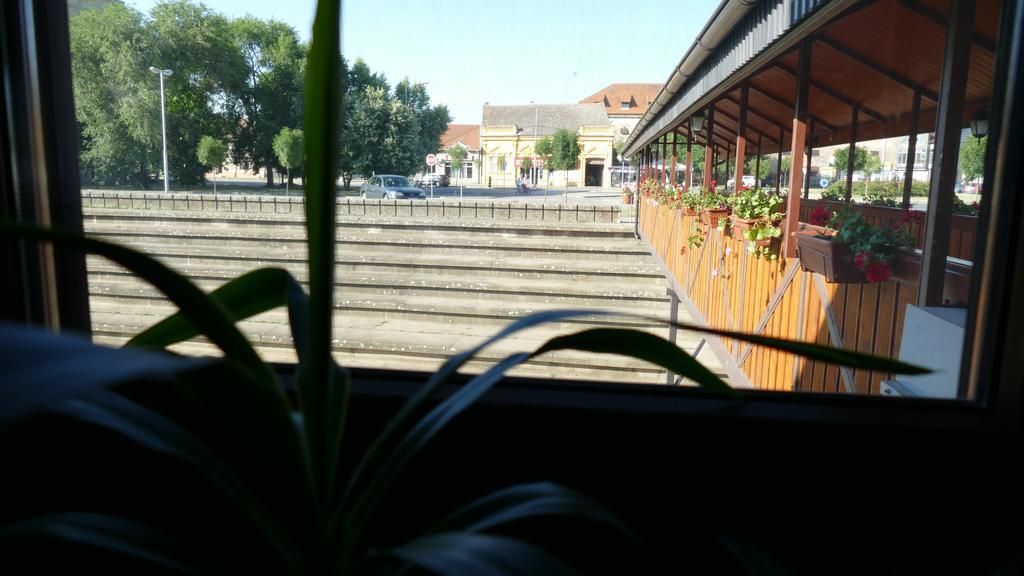 B&B Posejdon Sremska Mitrovica Luaran gambar